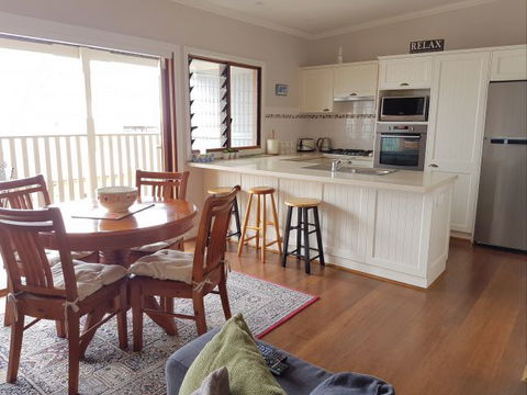 Newcastle Terraces And Apartments - Harbourside Apartment - Tourism Gold Coast 4
