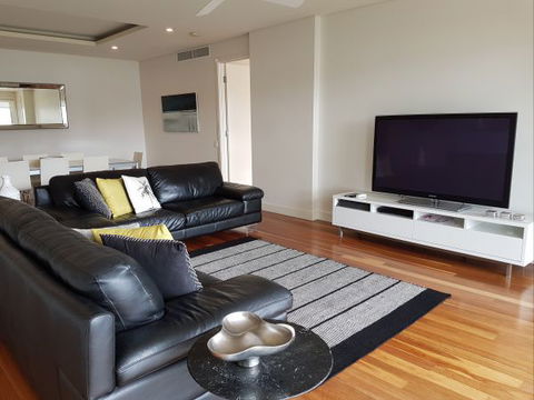Newcastle Terraces And Apartments - Harbourside Apartment - Tourism Gold Coast 19