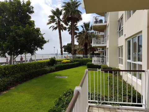 Newcastle Terraces And Apartments - Harbourside Apartment - Tourism Gold Coast 22