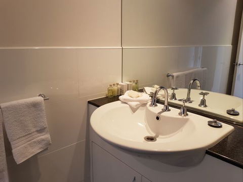 Newcastle Terraces And Apartments - Harbourside Apartment - Tourism Gold Coast 23