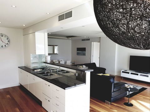 Newcastle Terraces And Apartments - Harbourside Apartment - Tourism Gold Coast 25
