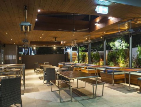 Swansea Hotel - Tourism Gold Coast 5