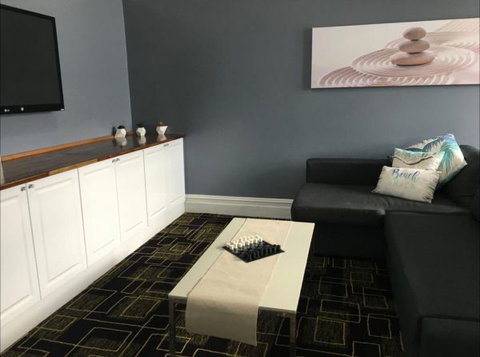 Swansea Hotel - Tourism Gold Coast 7