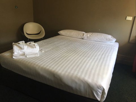 Swansea Hotel - Tourism Gold Coast 8