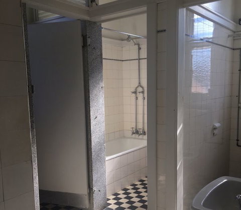 Swansea Hotel - Tourism Gold Coast 10