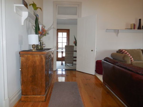 Book Keepers Cottage Waikerie - Tourism Gold Coast 4