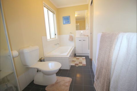 Christies Cottage For Holidays And Relocations. - Tourism Gold Coast 25