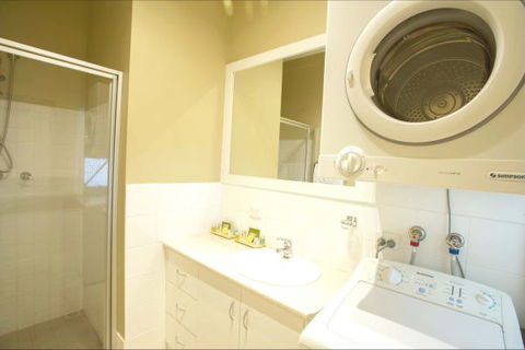 Globe Apartments - Tourism Gold Coast 6