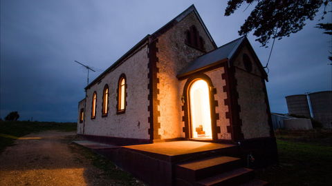 Lakeside Chapel Meningie - Tourism Gold Coast 8