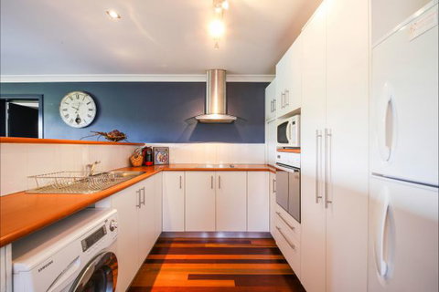 Wooli Holiday Units - Tourism Gold Coast 3