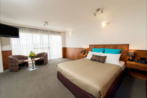 Berri Hotel - Tourism Gold Coast 1