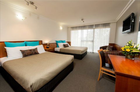 Berri Hotel - Tourism Gold Coast 2