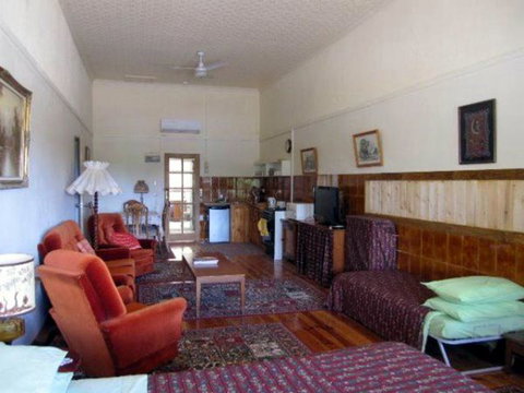 Carmines Antiques And Accommodation - Tourism Gold Coast 1