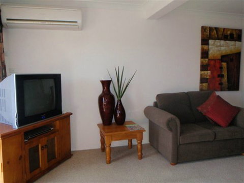 Glenmore Lodge - Tourism Gold Coast 0