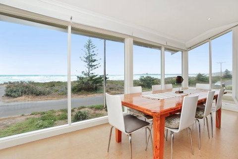 Willows - Tourism Gold Coast 0