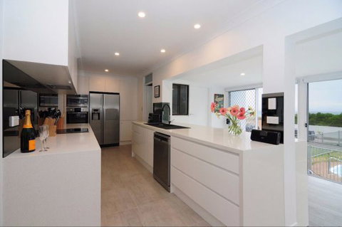 Bella Blu Beach House - Tourism Gold Coast 2