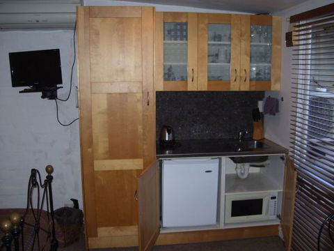 Garden Studio Unit - Tourism Gold Coast 2