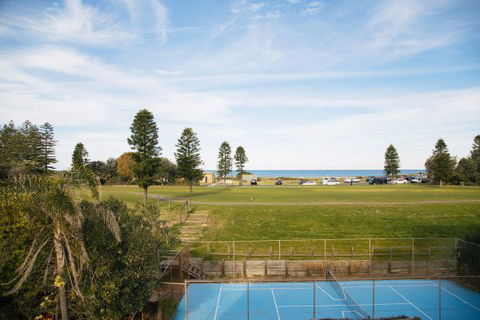 Reef Resort Apartments - Tourism Gold Coast 3