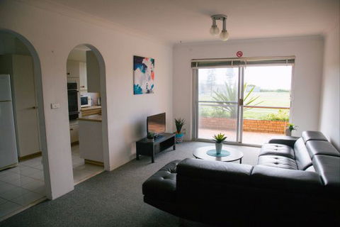 Reef Resort Apartments - Tourism Gold Coast 4