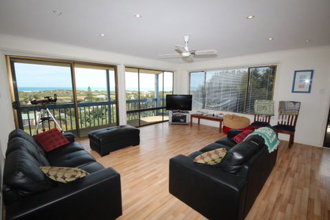 LJ Hooker Goolwa Holiday Rentals - 39 Bradford Road, Goolwa Beach - Tourism Gold Coast 0