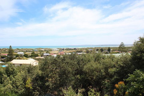 LJ Hooker Goolwa Holiday Rentals - 39 Bradford Road, Goolwa Beach - Tourism Gold Coast 2