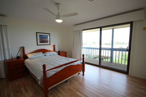 LJ Hooker Goolwa Holiday Rentals - 39 Bradford Road, Goolwa Beach - Tourism Gold Coast 3