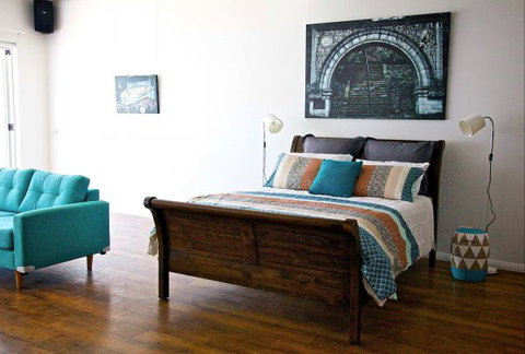 Penguin Beachfront Apartments - Tourism Gold Coast 3