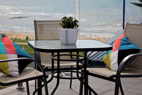 Penguin Beachfront Apartments - Tourism Gold Coast 6