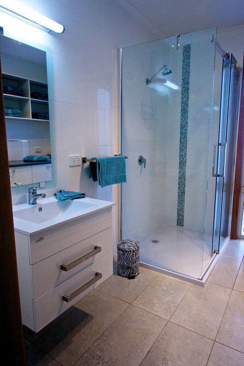 Penguin Beachfront Apartments - Tourism Gold Coast 9