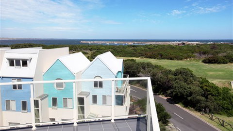 Lady Bay Resort - Tourism Gold Coast 2