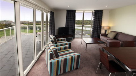 Lady Bay Resort - Tourism Gold Coast 4