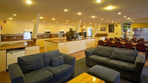Alpha Ski Lodge - Tourism Gold Coast 0