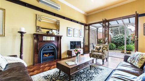 Avalon Guesthouse - Tourism Gold Coast 0