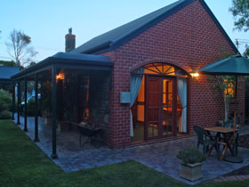 Anchor Cottage - Tourism Gold Coast 2