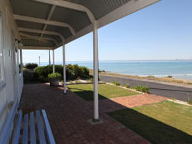Beachside Cottage - Tourism Gold Coast 3