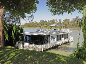 Boats And Bedzzz - The Murray Dream Self-contained Moored Houseboat - Tourism Gold Coast 0
