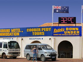 Radeka Downunder Underground Motel And Backpacker Inn - Tourism Gold Coast 0