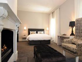 The Stirling Hotel - Tourism Gold Coast 1
