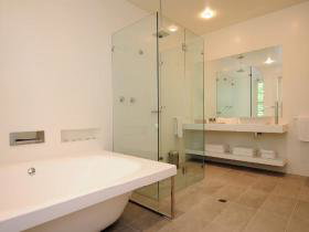 The Stirling Hotel - Tourism Gold Coast 2