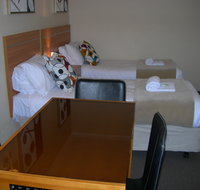 3 Sisters Motel  Cottage - Tourism Gold Coast