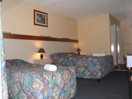 A Oscar Motel - Tourism Gold Coast 3