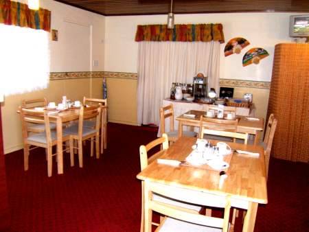 A Oscar Motel - Tourism Gold Coast 4