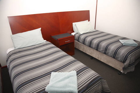 Across Country Motor Inn - Tourism Gold Coast 0