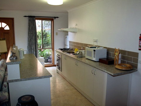 Adrienne's Place On The Hill - Tourism Gold Coast 0