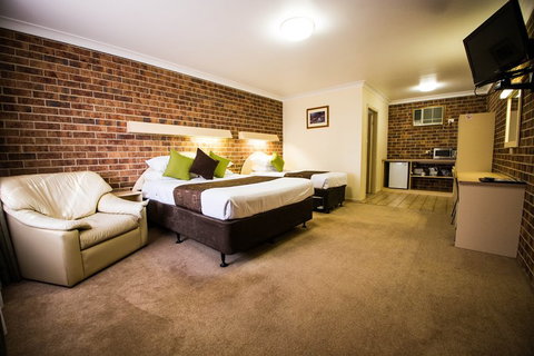 A-Line Motel - Tourism Gold Coast 0