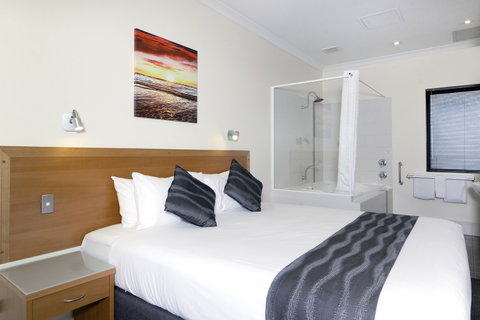 Assured Ascot Quays Apartment Hotel - Tourism Gold Coast 6