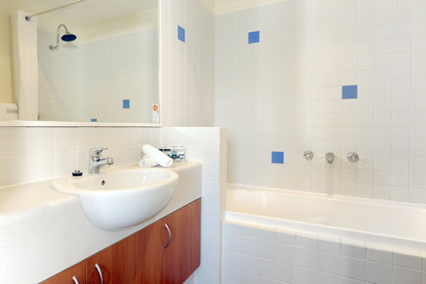 Assured Ascot Quays Apartment Hotel - Tourism Gold Coast 4