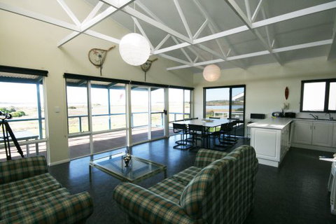 LJ Hooker Goolwa Holiday Rentals - 25 Barrage Road, Goolwa South - Tourism Gold Coast 1