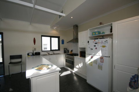 LJ Hooker Goolwa Holiday Rentals - 25 Barrage Road, Goolwa South - Tourism Gold Coast 3