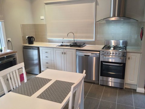 High Peaks Cottages - Tourism Gold Coast 2